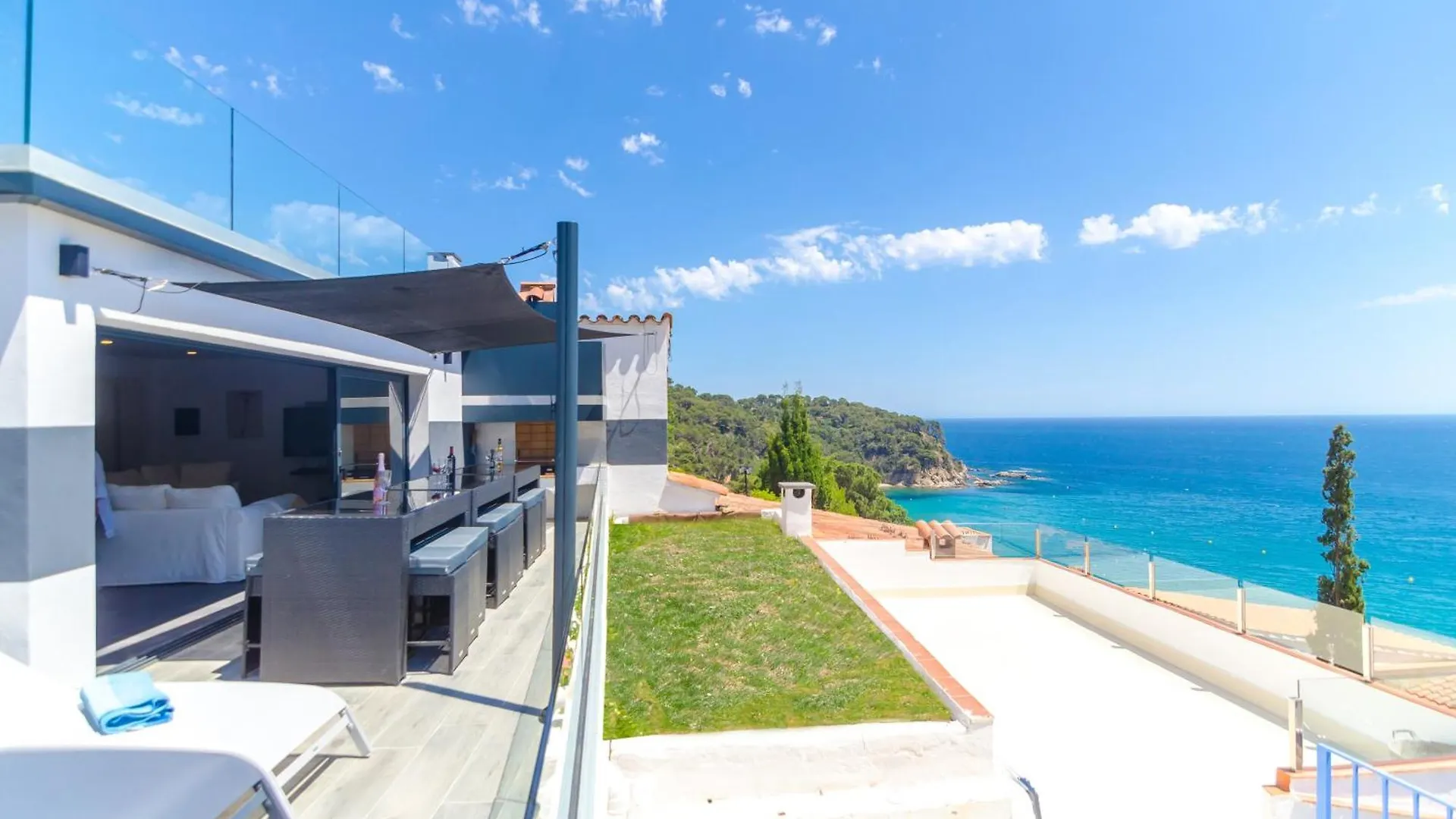 Seaside Villa In Lloret De Mar With Garden And Pool View 0*,