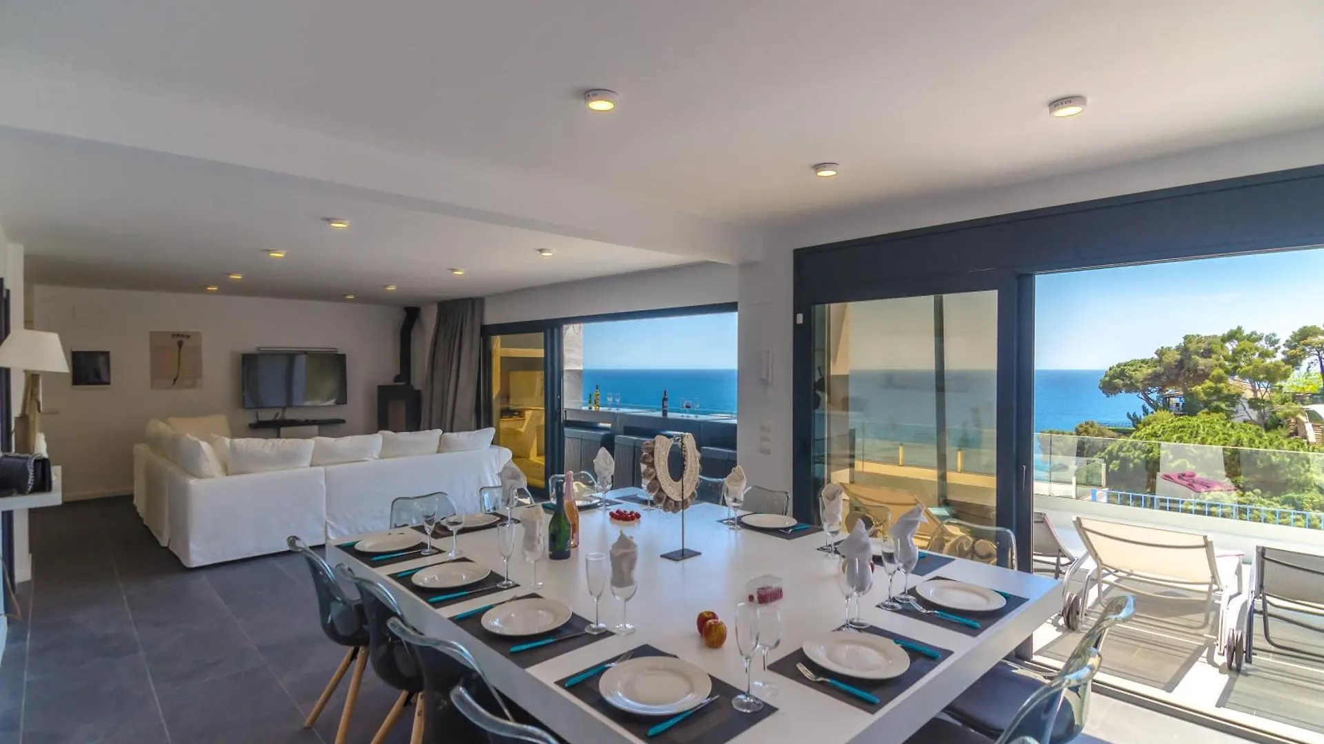 Seaside Villa In Lloret De Mar With Garden And Pool View