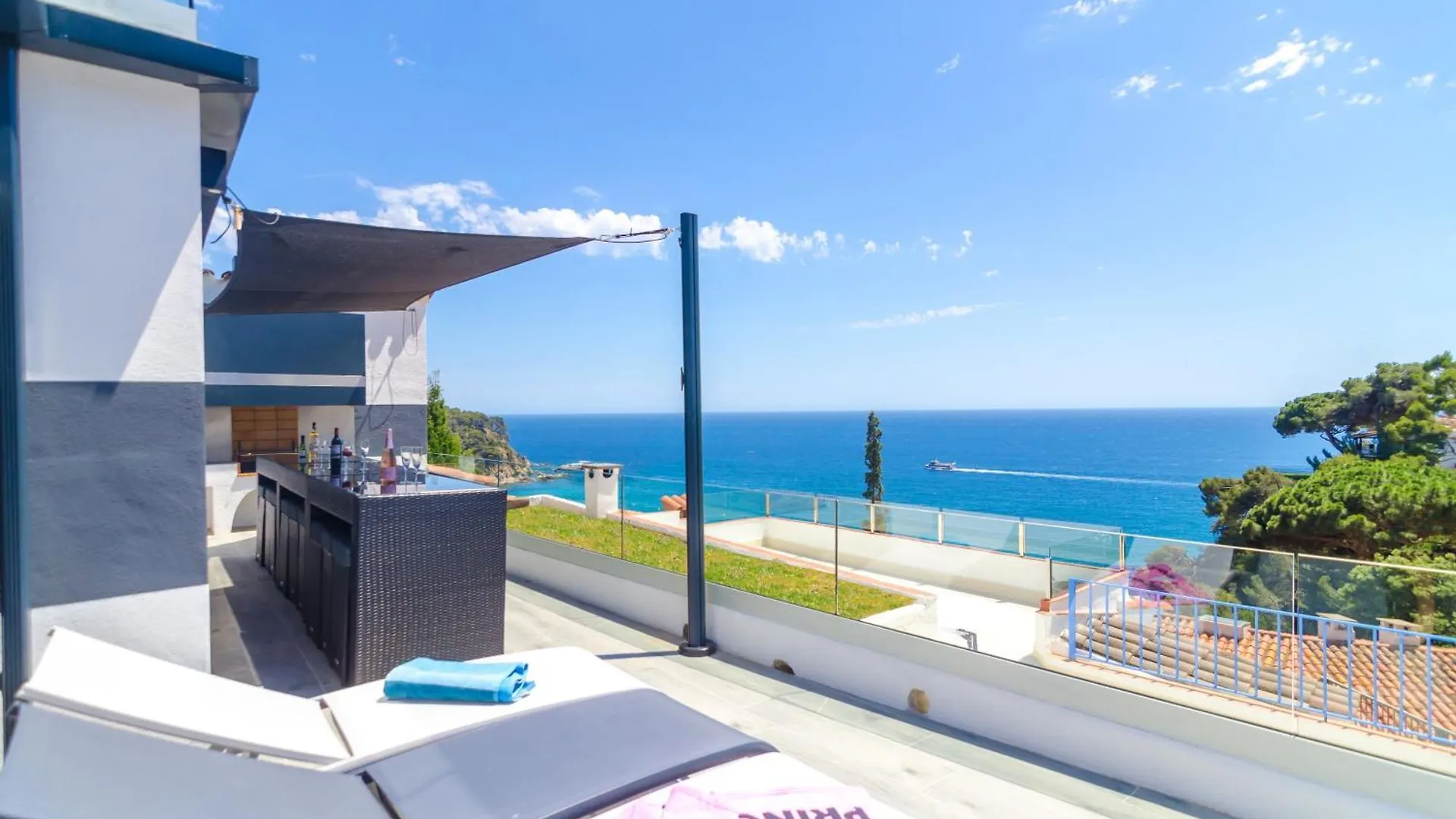 Seaside Villa In Lloret De Mar With Garden And Pool View